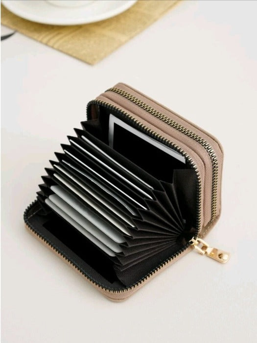 Cash wallet with compartments