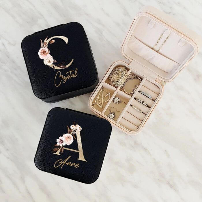 Personalized jewelry box with name and flowers - Black