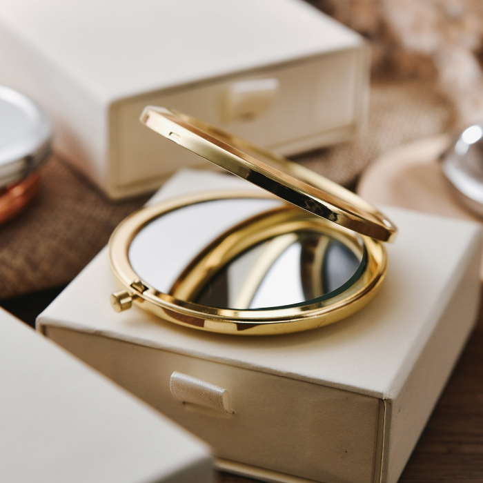 Miroir de poche doré, personnalisé avec prénom et boite cadeau assortie