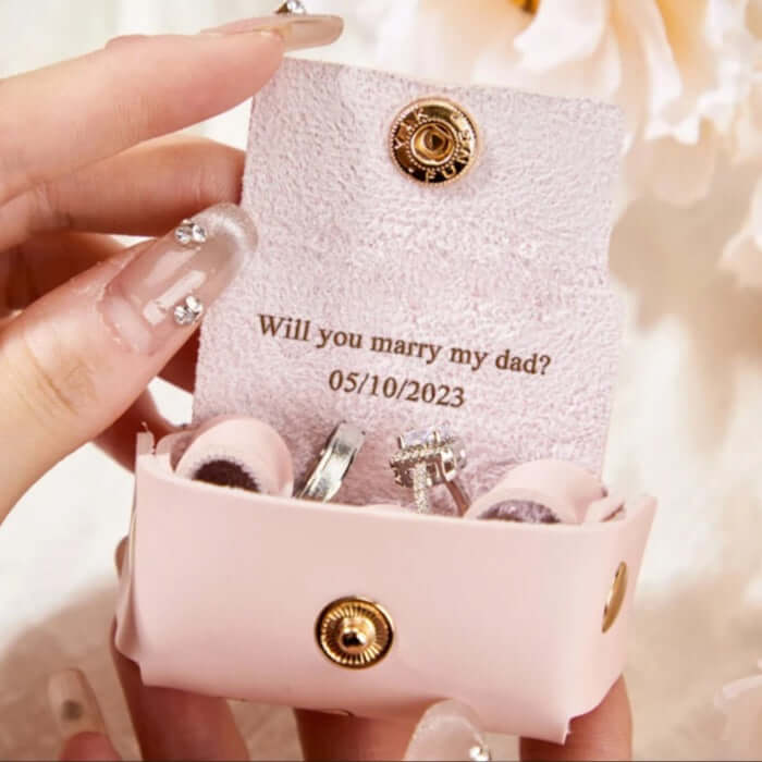 Boite pour alliances mariage, à attacher au collier de votre chine pour le faire participer à la cérémonie