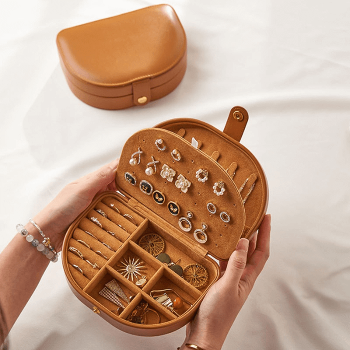 grande boite à bijoux en simili cuir marron, cadeau femme personnalisé