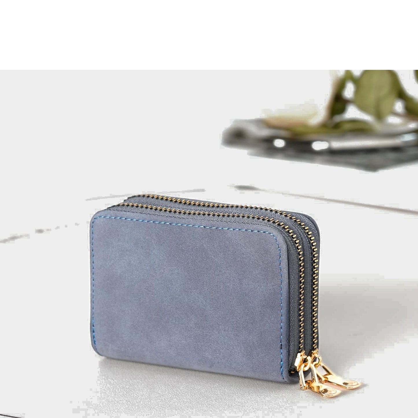 Cash wallet with compartments