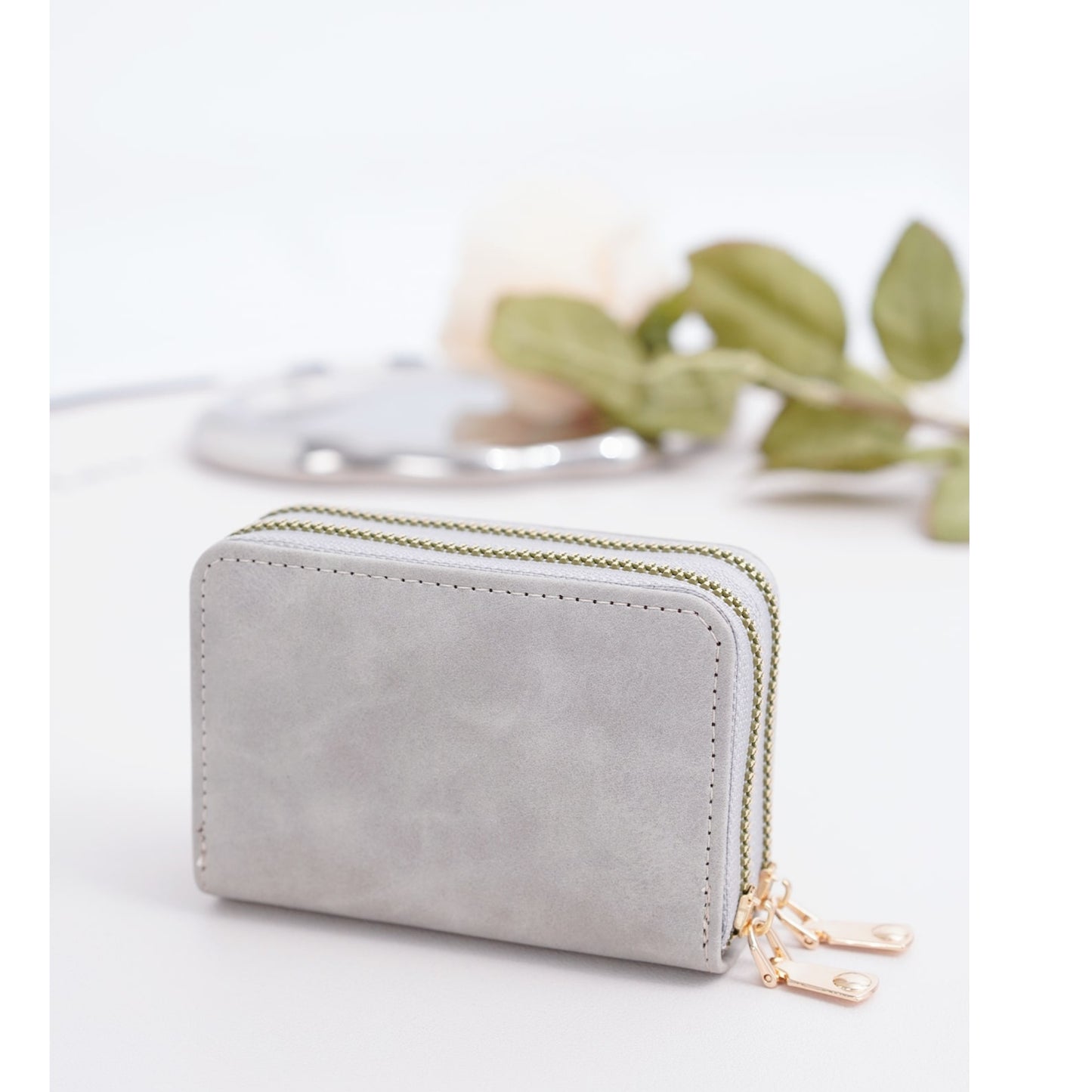 Cash wallet with compartments