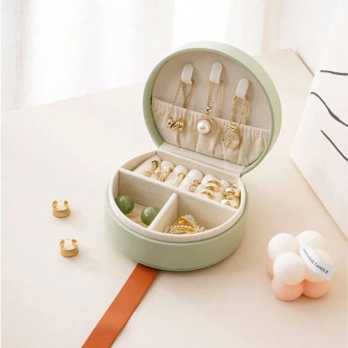 Boite à bijoux personnalisée avec prénom pour femmes, cadeau anniversaire ou baptême, boîte de voyage pratique et élégante
