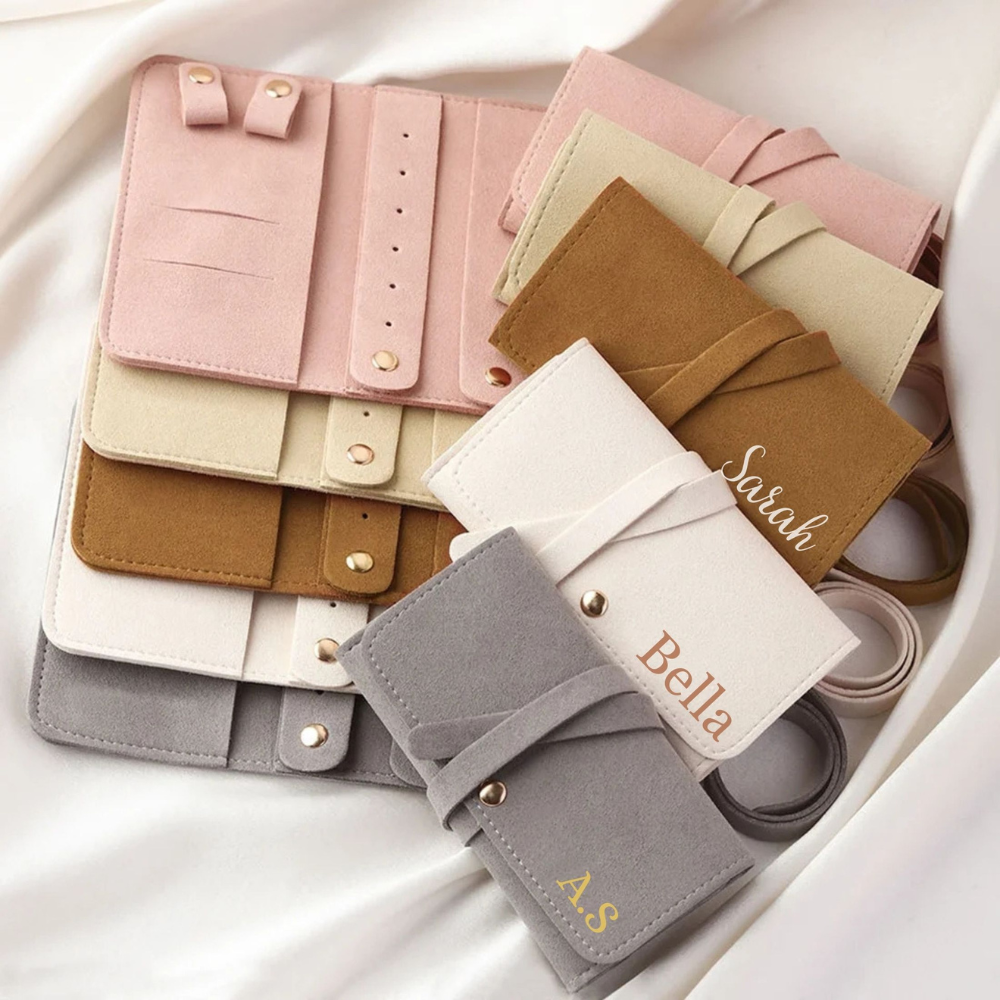 Pochette bijoux personnalisée avec prénom, rangement bijoux de voyage, étui en suédine personnalisable. Cadeau femme voyage, anniversaire