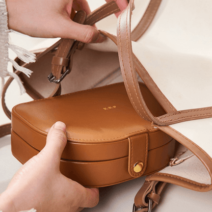 boite à bijoux en simili cuir marron, idée cadeau femme original et pratique