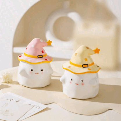Tasses fantôme Halloween mignonnes en céramique avec chapeaux de sorcière rose et jaune, parfaites pour enfants et adultes.