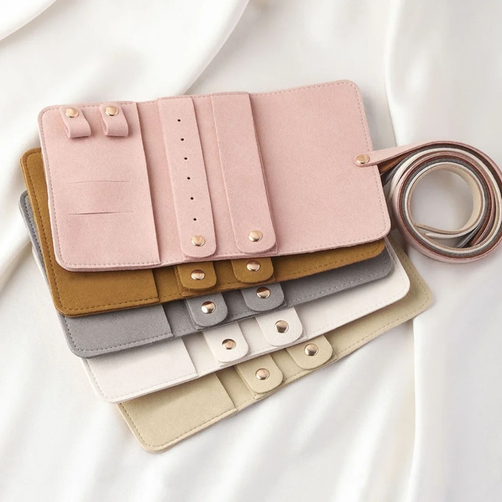 Pochette rangement bijoux voyage, rouleau en suédeine. Idée cadeau femme, anniversaire, fête des mères