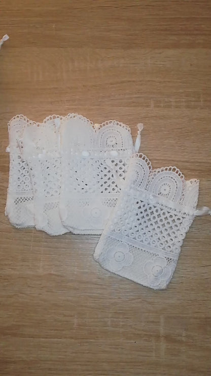 video pochons dragées en dentelle et crochet pour mariage ou baptême