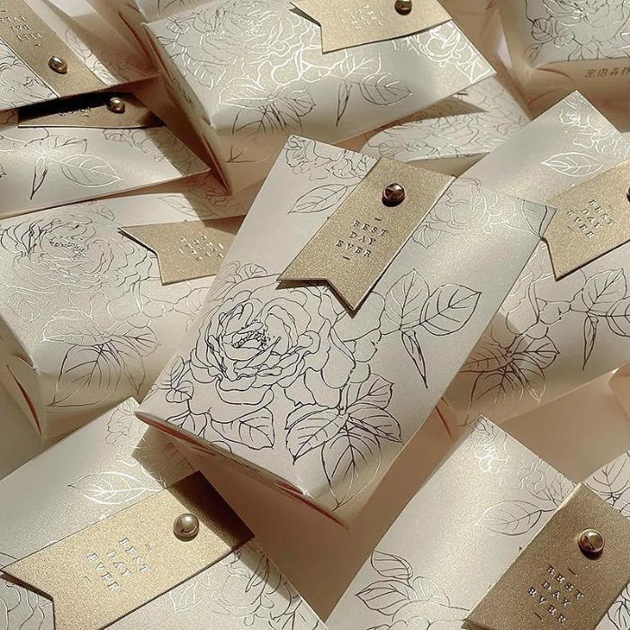 Lot de Boites à dragées pour mariage couleur champagne avec étiquettes Best Day Ever